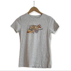 Women's XS Nike Tee